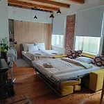 Vintage Modern Old Town Apartment *
