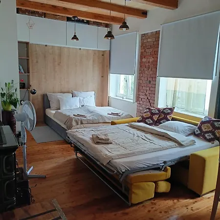 Vintage Modern Old Town Apartment *