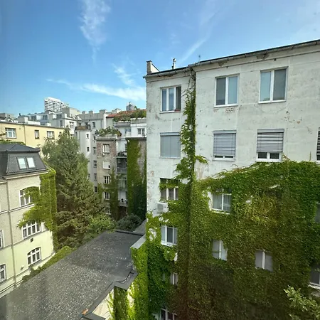 Vintage Modern Old Town * ברטיסלאבה